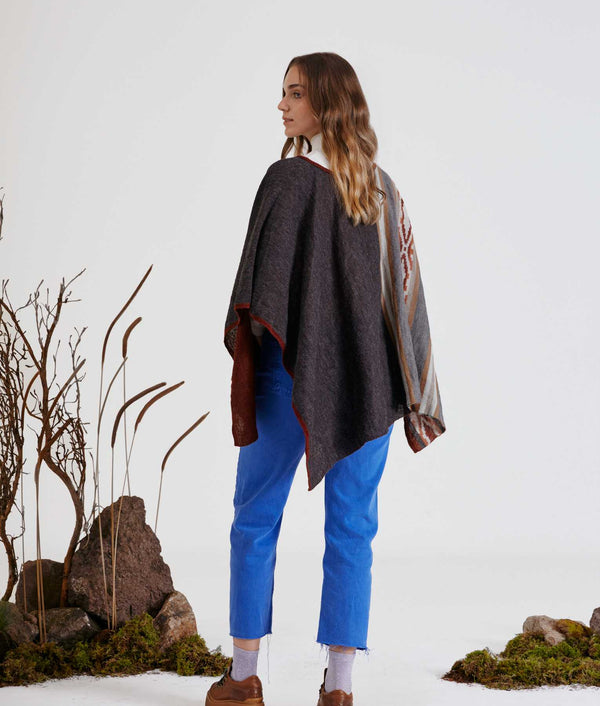 Inclined Poncho Reversible
