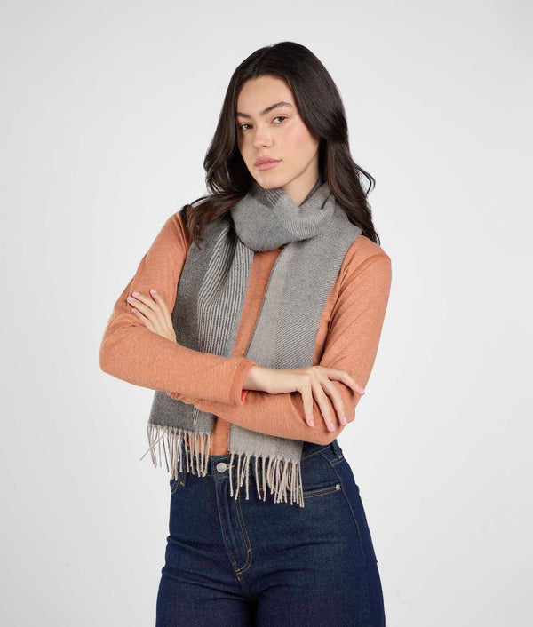 Made of angles scarf - graphite gray